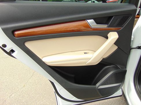 Used 2022 Audi Q5 2.0T Premium Plus w/ Premium Plus Package image 45