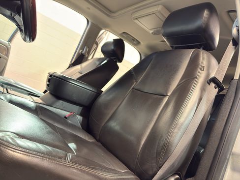 Used 2010 Cadillac Escalade Luxury AWD/4WD image 14