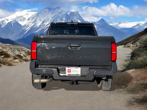 Used 2025 Toyota Tacoma TRD Off-Road image 4