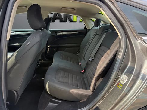 Used 2019 Ford Fusion SE FWD image 19