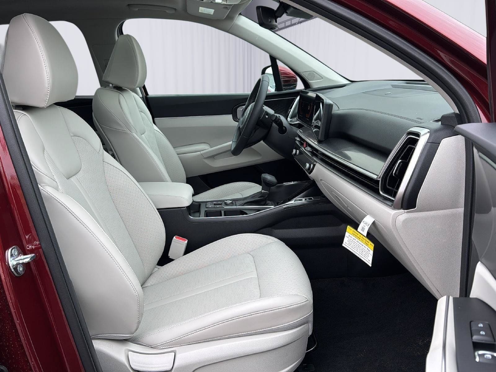 Used 2025 Kia Sorento S w/ Panoramic Sunroof Package FWD image 43