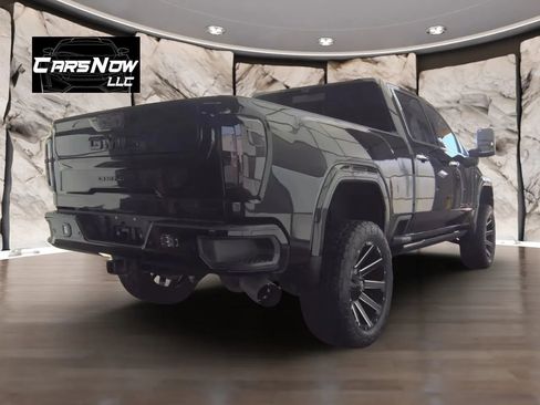 Used 2021 GMC Sierra 2500 Denali w/ Denali Black Diamond Edition image 4
