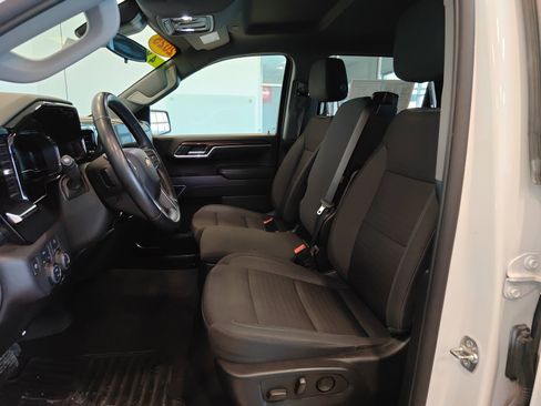 Used 2025 Chevrolet Silverado 1500 LT image 11