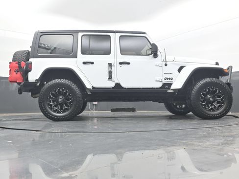 Used 2018 Jeep Wrangler Unlimited Sahara w/ Dual Top Group AWD/4WD image 31