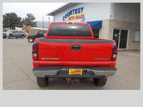 Used 2004 Chevrolet Silverado 2500 LS w/ Skid Plate Package image 7