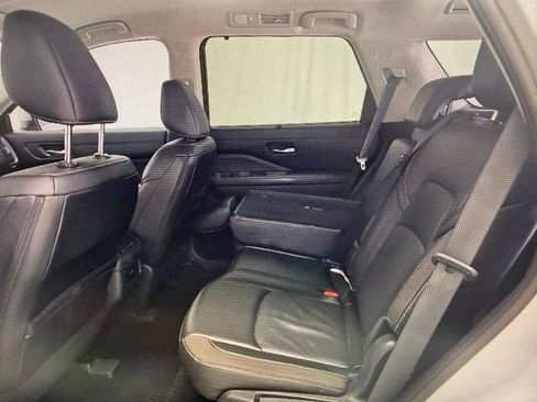 Used 2023 Nissan Pathfinder SL AWD/4WD image 8
