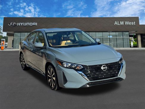 Used 2024 Nissan Sentra SV w/ SV Premium Package image 3