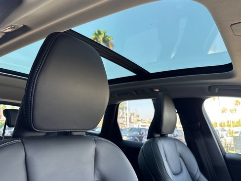 Certified 2026 Volvo XC60 B5 Ultra w/ Climate Package AWD/4WD image 18