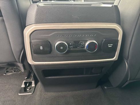 Used 2024 Ford Expedition XLT image 39