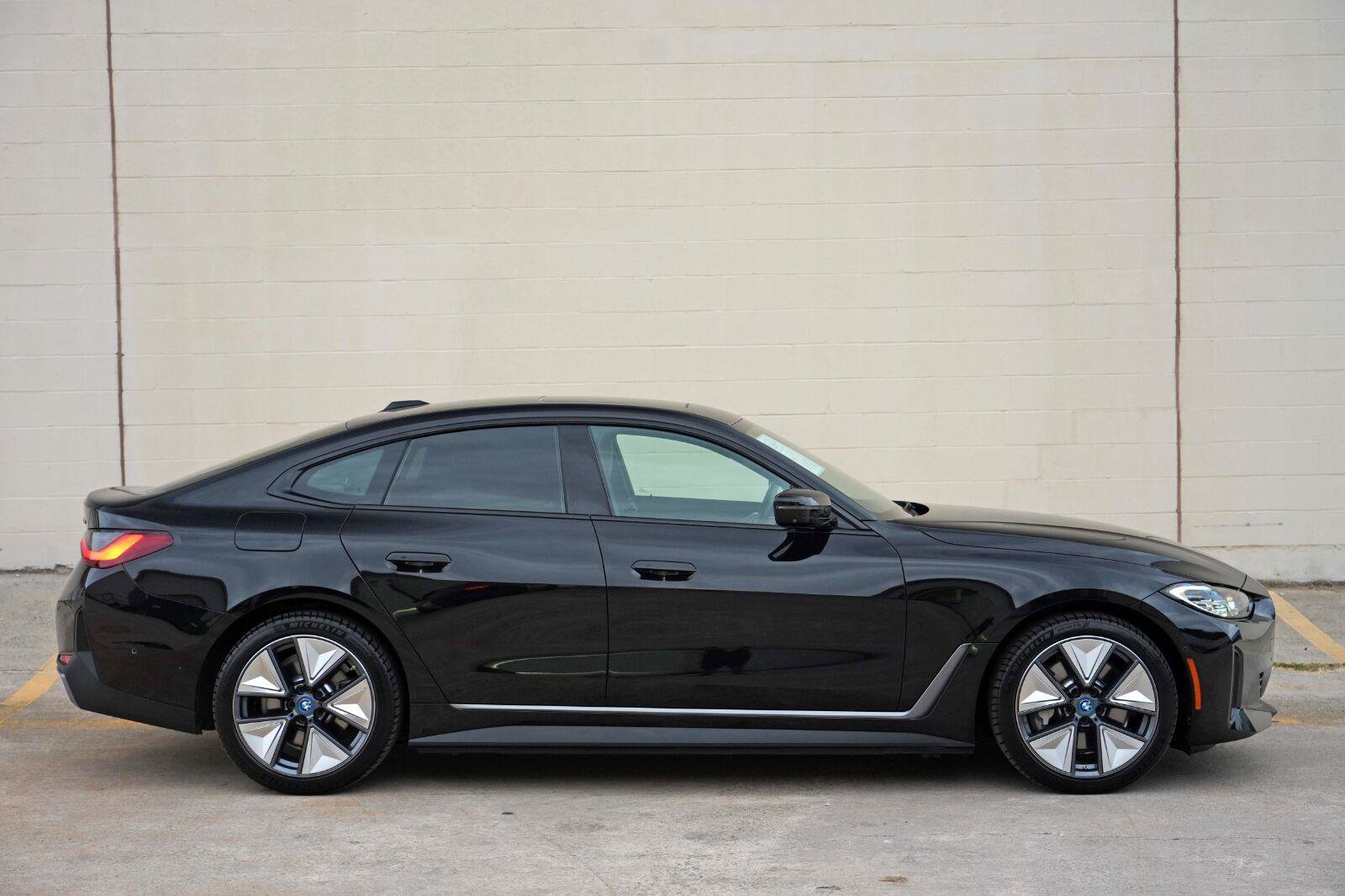 Used 2023 BMW i4 eDrive35 w/ Premium Package RWD image 59