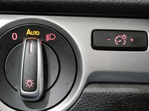 Used 2013 Volkswagen Passat 2.5 S image 14