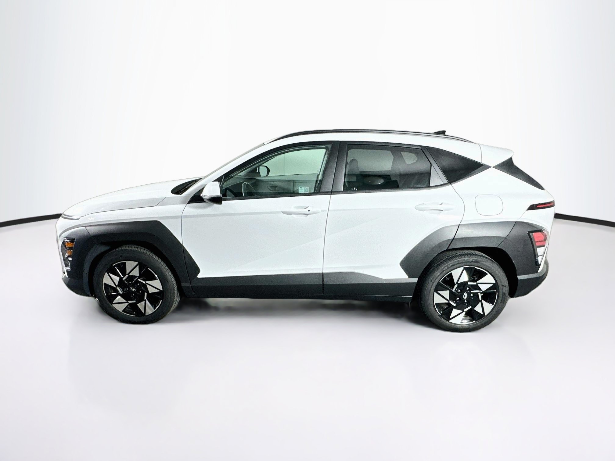 Used 2025 Hyundai Kona SEL FWD image 4