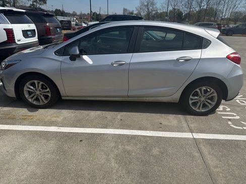 Used 2019 Chevrolet Cruze LS w/ LS Convenience Package image 3