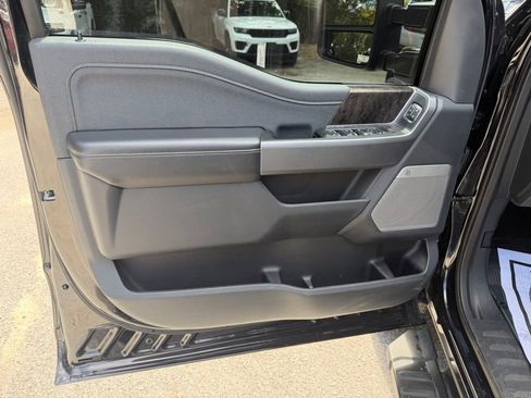 Used 2025 Ford F250 Lariat w/ Black Appearance Package AWD/4WD image 16