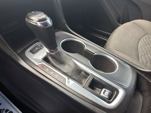 Used 2019 Chevrolet Equinox LT image 18