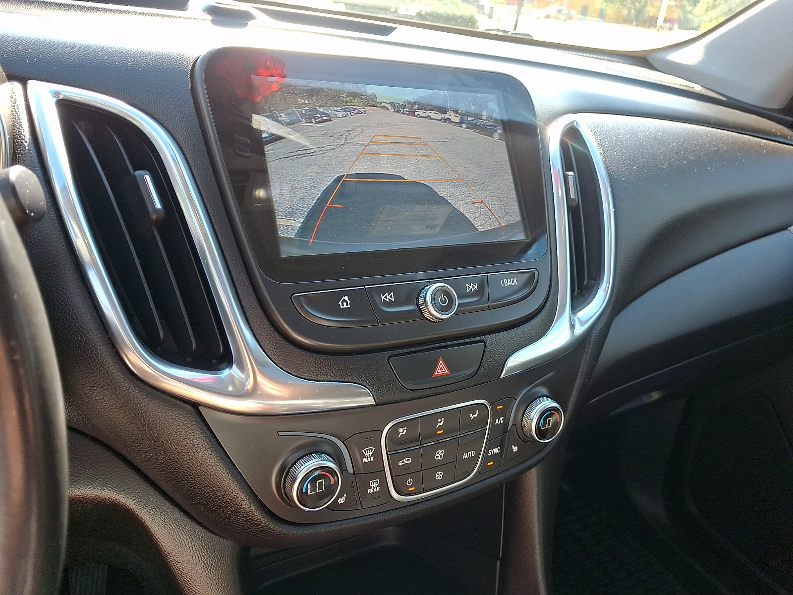 Used 2018 Chevrolet Equinox LT w/ Sun & Infotainment Package AWD/4WD image 24