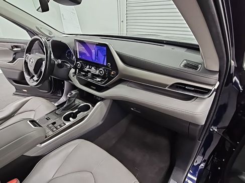 Used 2023 Toyota Highlander Limited image 43