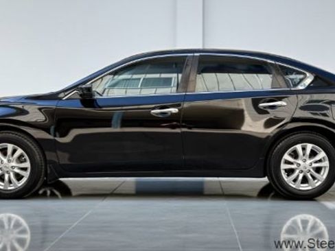 Used 2015 Nissan Altima 2.5 S w/ Sport Value Package image 3