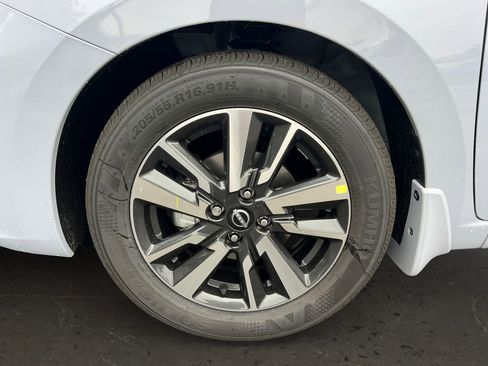 Used 2025 Nissan Versa SV w/ Trunk Package image 27