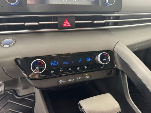 Used 2022 Hyundai Elantra SEL image 17