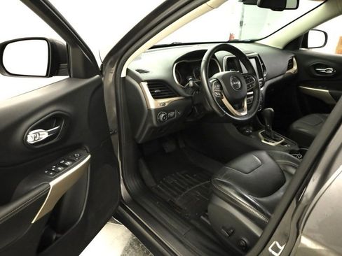 Used 2018 Jeep Cherokee Limited w/ Technology Group image 9