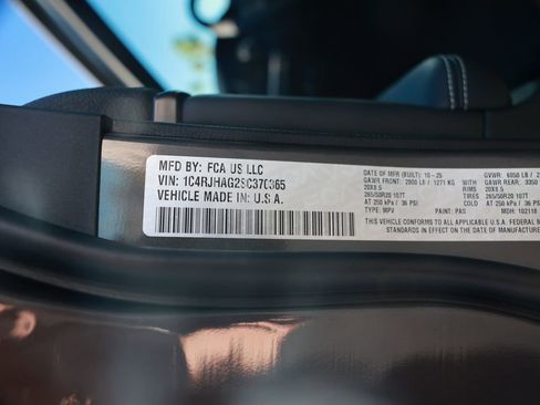 New 2025 Jeep Grand Cherokee Altitude image 32