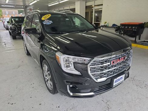 Used 2024 GMC Terrain Denali w/ Denali Premium Package AWD/4WD image 7