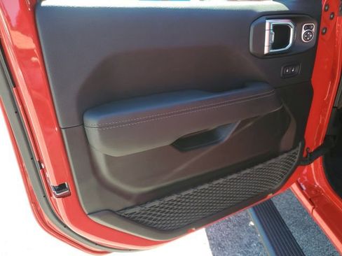 Used 2022 Jeep Wrangler Unlimited Rubicon w/ Trailer Tow Package image 17