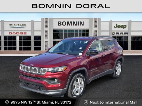 Used 2022 Jeep Compass Latitude image 1