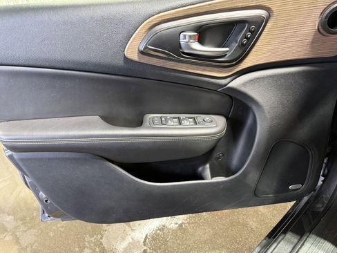 Used 2015 Chrysler 200 C w/ Navigation & Sound Group I image 17