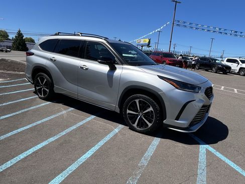 Used 2022 Toyota Highlander XSE AWD/4WD image 7