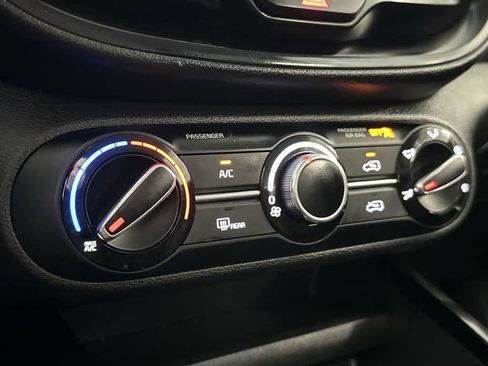 Used 2023 Kia Soul LX w/ Option Group 015 FWD image 19