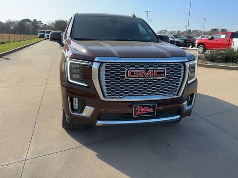 Used 2022 GMC Yukon Denali image 2