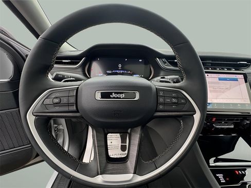 Certified 2023 Jeep Grand Cherokee L Limited w/ Trailer Tow Group (B) image 9