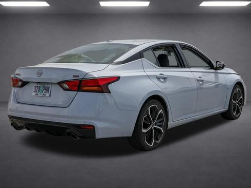 Used 2023 Nissan Altima 2.5 SR FWD image 4