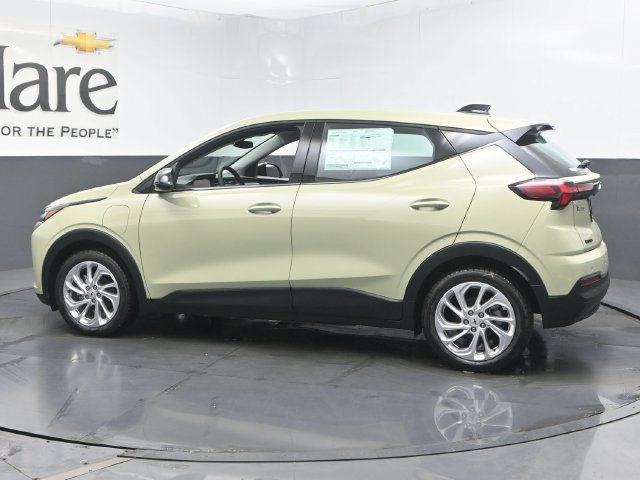 New 2027 Chevrolet Bolt LT w/ Comfort Package FWD image 31