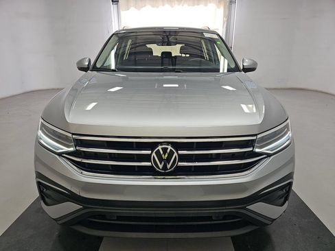 Used 2023 Volkswagen Tiguan SE FWD image 2