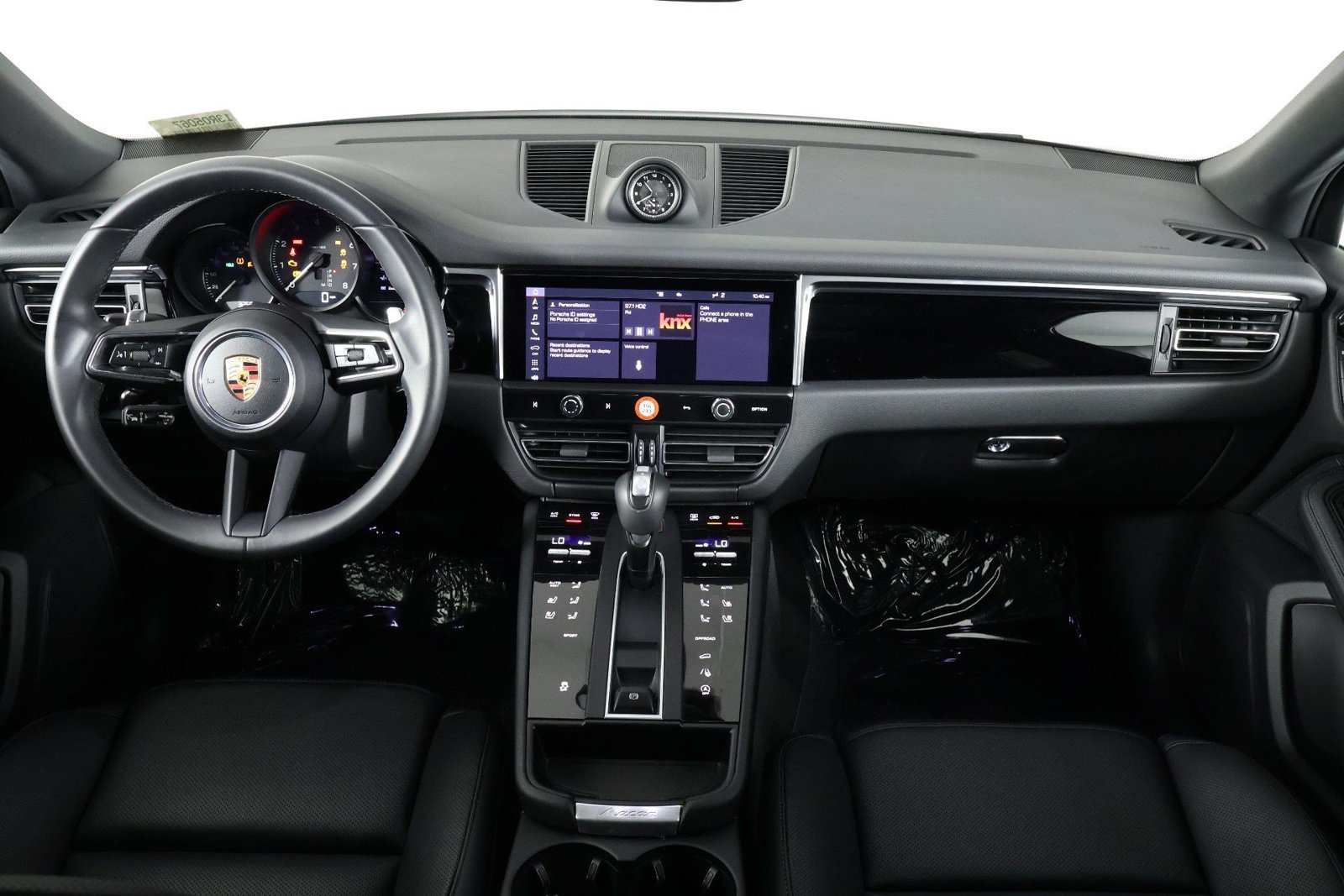 Certified 2026 Porsche Macan AWD/4WD image 11