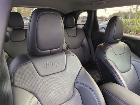 Used 2019 Jeep Cherokee Limited image 7
