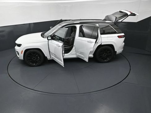 Used 2022 Jeep Grand Cherokee Summit AWD/4WD image 27