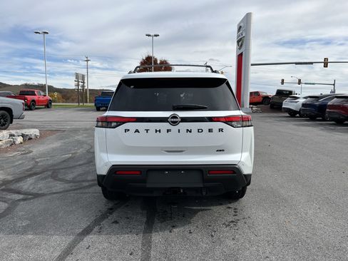 New 2025 Nissan Pathfinder SV w/ SV Premium Package image 4