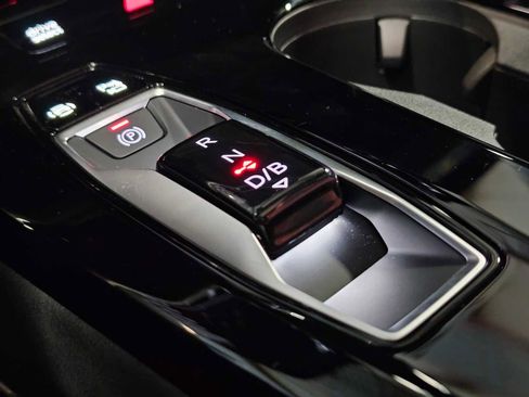 New 2025 Audi SQ6 e-tron Prestige image 33