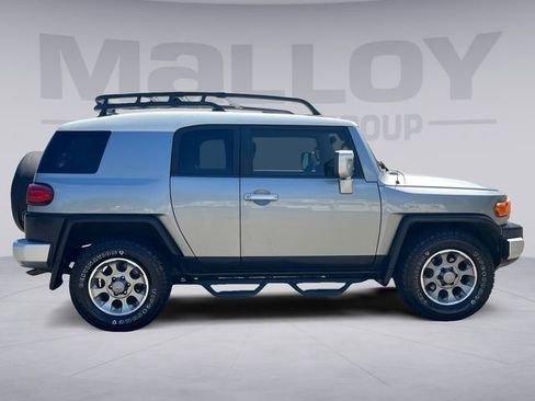 Used 2012 Toyota FJ Cruiser 2WD w/ Upgrade Pkg image 6