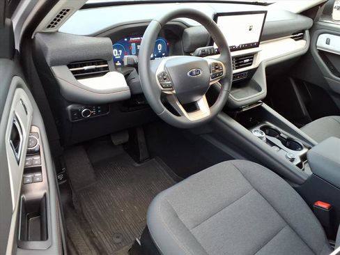 Used 2025 Ford Explorer Active image 7