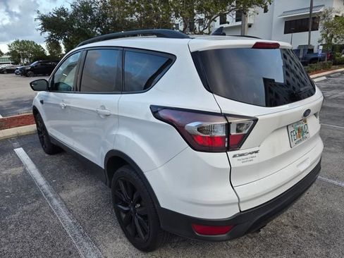 Used 2018 Ford Escape SE w/ SE Sport Appearance Package AWD/4WD image 2