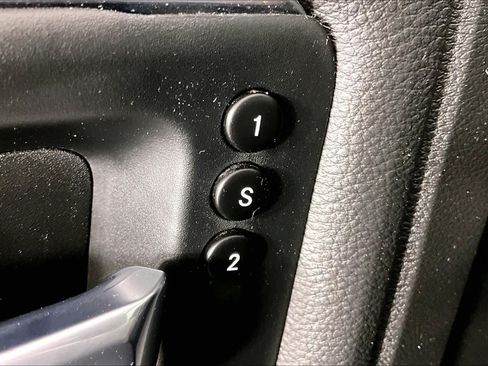 Used 2026 RAM 3500 Laramie AWD/4WD image 32