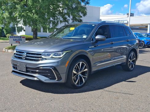 Certified 2024 Volkswagen Tiguan SEL R-Line AWD/4WD image 3