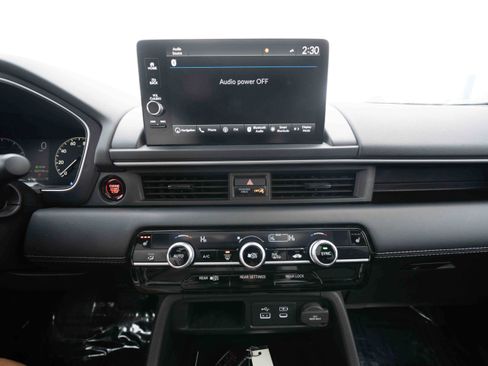 Used 2024 Honda Pilot Touring image 17