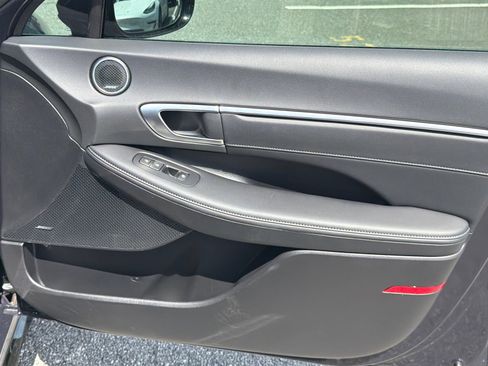 Certified 2025 Hyundai Sonata Limited FWD image 15