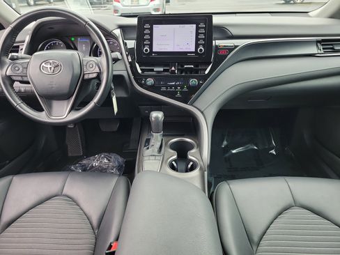 Used 2023 Toyota Camry SE image 9